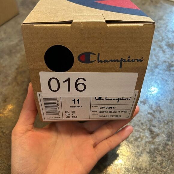 NWT Size 11 Preschool Champion Slides Slipper - Picture 7 of 7